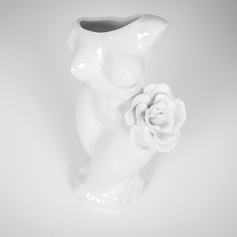 Vaza keramikinė balta Moters skulptūra 14.8x12.3x35 cm