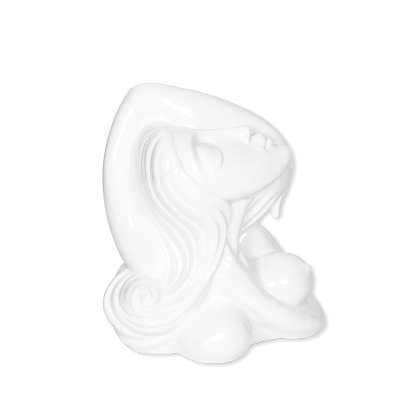 Vaza keramikinė balta Mergina 19x14x21.5 cm