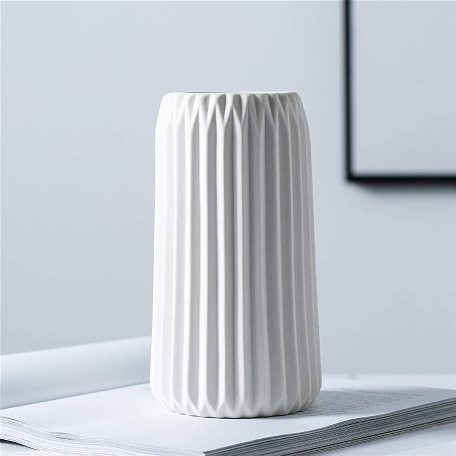 Vaza keramikinė 9x20 cm baltos sp. CV-003-3