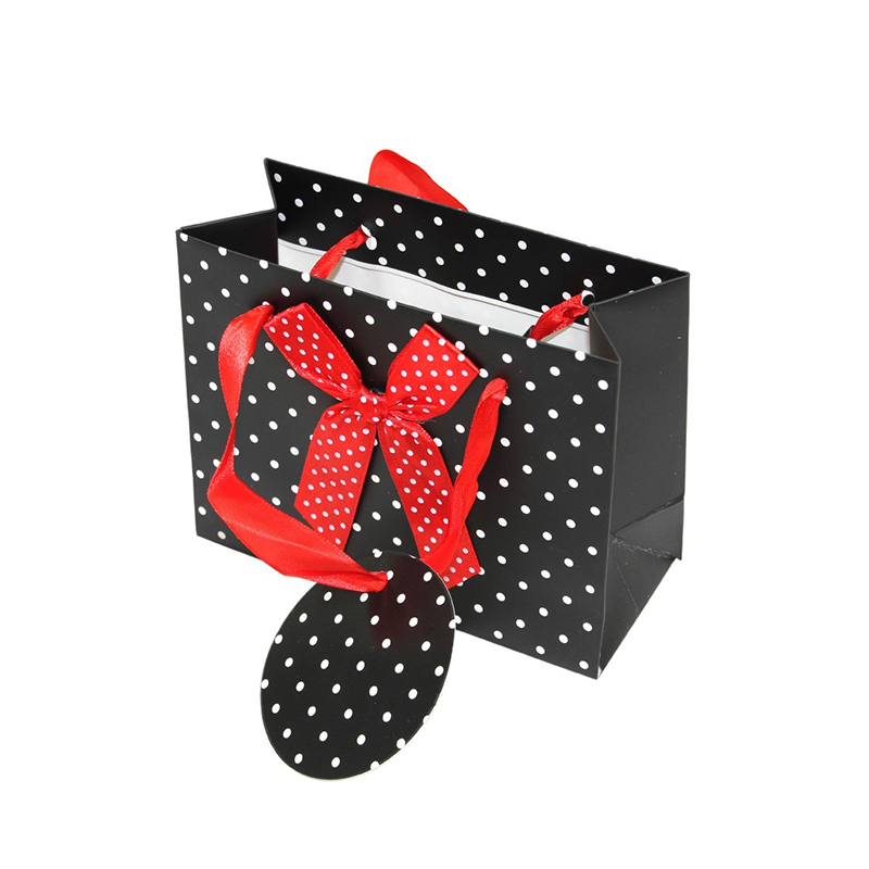 Dovanų maišelis juodas su kaspinu 11x14x6 cm 100477